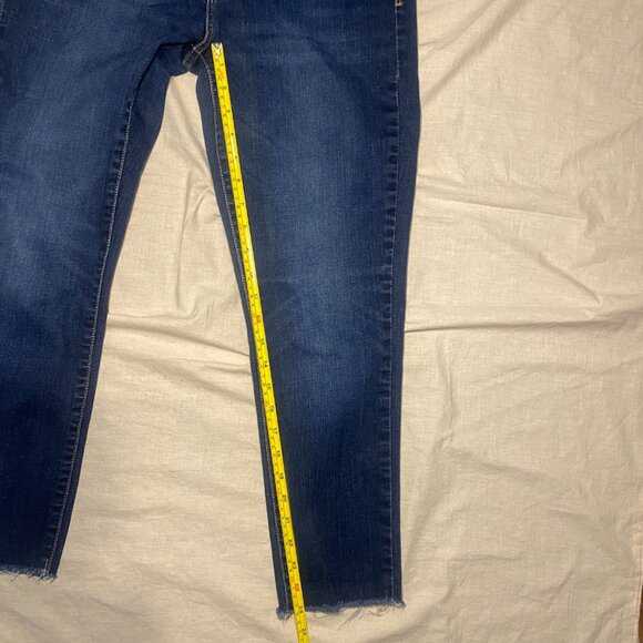 Levis Classic Mid Rise Skinny Jeans Womens 14 Raw Hem MedWash Denim Stretch EUC - Picture 10 of 12